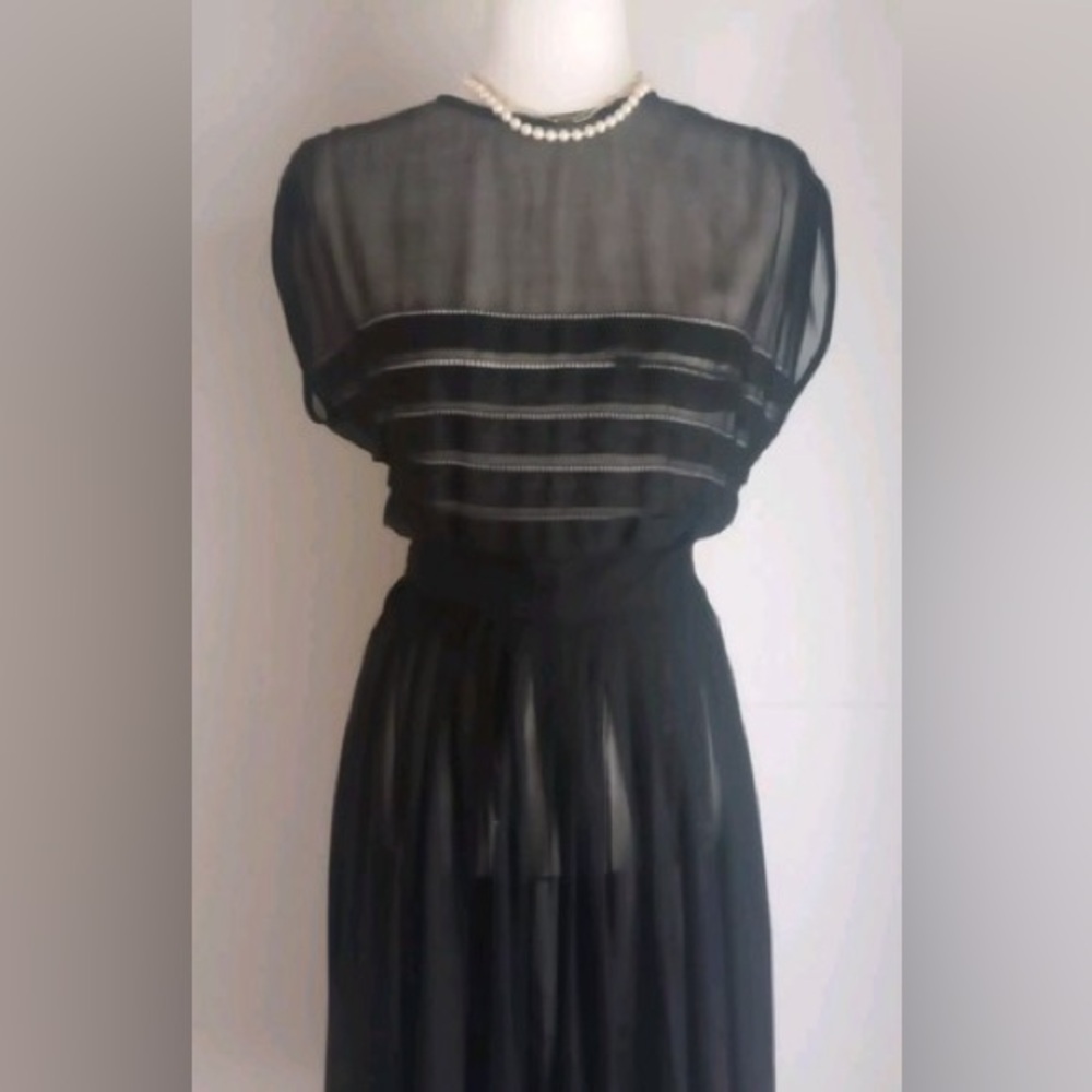 Vintage 1950s sheer pleated lace black full skirt short sleeve Dress size small